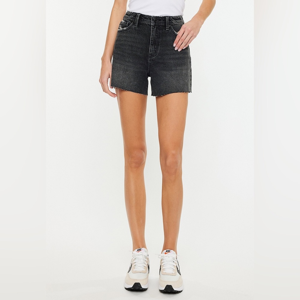 NWOT KanCan Black Super High Rise Frayed Hem Boyfriend Short sz 29